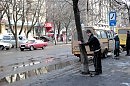 выстоять