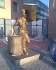 Памятник челноку