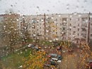 Капли на стекле