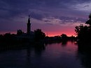 Снова над городом тучи и дождь .