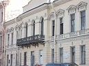 Дом с балконом на Английской набережной