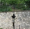 Памятник литературному герою "Проходящий сквозь стены" на Монмартре.Памятник Марселю Эме работы Жанa Маре, Париж.