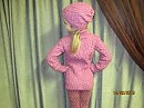 свитер и шапочка вязаные спицами