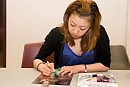 ёж затаился в японке\я сам участвовал во многих передачах когда редактор просит тебя изобразить пишущего но не ежа же или архангела а писаку русского получается с картинок прошлой жизни этой или окружающих\тут могут б варнты