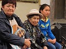 АНФАС... НО В СВОИ 87 НА НЕЙ ЕЖОВОСТЬ ФЕНЬ И ТКАНЬ \ПОМОЛОЖЕ ЦВЕТОК ИЛИ ЗАКОЛКА КАКИМИ РАСИСЫВАЮТ ГРАФИТИ ИЛИ ПОЛЯ КАТКОМ ПОД НЛО