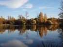 Сияет небо,воды блещут........