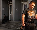 НЕТ ТРАВУ ПИТЬ КУРИТЬ Я НЕ ПОЗВОЛЯЛ ЭТО БЫСТРОЕ ПОГРУЖЕНИЕ В ТЕНЬ\ТЫ ПЬЕШЬ ВИНО И ЛЬЁШЬ ВИНО КАК ЦАРЬ И ПОВЕЛИТЕЛЬ ПОСТОЙ ЕЩЁ ПОЙМЕШЬ ЧТО ТЫ ЕГО СЛУЖИТЕЛЬ ТАМ ЗА СПИНОЙ ЖАЛКИМ ОСКАЛОМ