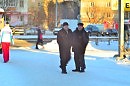 ЗА ПАРУ ДЕСЯТКОВ ЛЕТ ЭТО ВТОРОЙ ШУМ\ОБА ЗА СЕЙЧАС\ КОТОР ОСМЕЛИЛСЯ О МНЕ ПОДОЙТИ БУХИМ ДОКОПАЛОЙ НА СВОЕМ СМОТРОВОМ УГЛУ\ЭТОФЕНОМЕН ПОЭТОВ\ОЧЕМ ПИШУ ТО И ВИЖУ И НАОБОРОТ\ТУТ ОН СЕЧЕТ В ЧЕРН ШАПОЧКЕ ФИШКУ