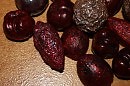 Новогодние игрушки из грецких орехов, авокадо и каштанов)