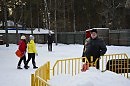 крутые шумы крышуют ясный солнечный день в ч