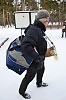 этот добряк везде за мной ходил с телефоном а перед выходом из леса отвял толь ког ск мат что он не петушки но семечки где