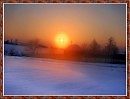 В небе загорается зимняя заря...