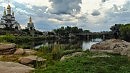 пейзаж с храмом и памятником Горькому