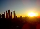Небоскребы прощаются с солнцем.