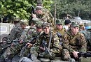 «За окном казармы все темней»