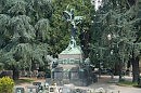 Под сенью елей прошлое сокрыто...